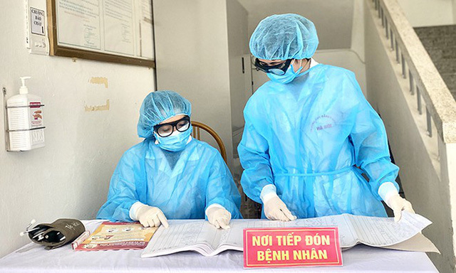 Ho, khó thở cụ bà ở Hà Nội đi khám phát hiện dương tính SARS-CoV-2