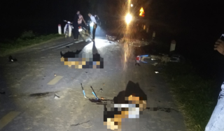 4 xe máy tông nhau trong đêm Trung thu, 5 người chết