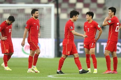 Chuyên gia Trung Quốc vui mừng khi đội nhà không xếp cuối bảng B