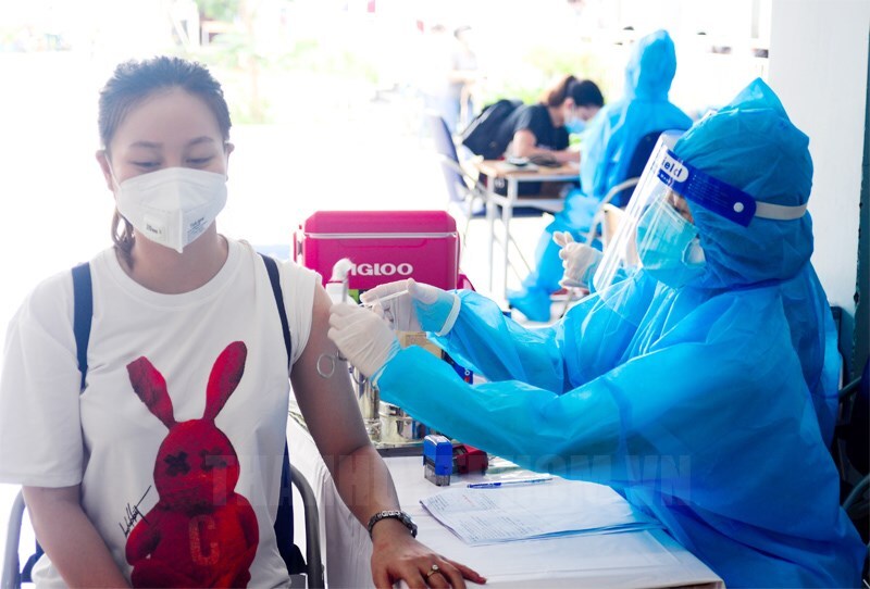 Nam Định đẩy nhanh tiến độ tiêm vaccine, thành lập trạm y tế lưu động