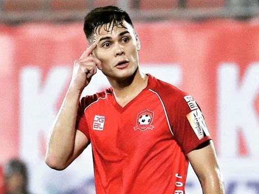 Trung vệ Adriano Schmidt gia nhập Bình Định FC