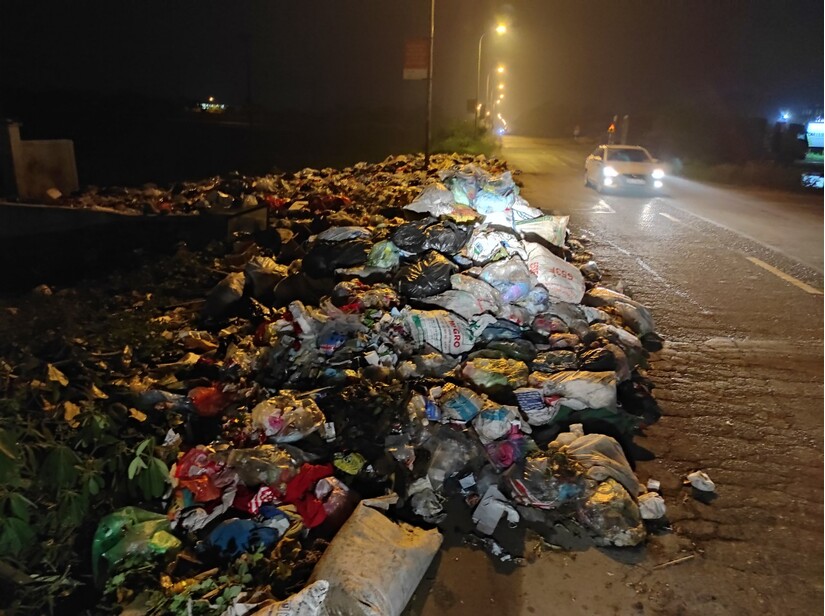 Bãi rác lớn nhất Hà Nội tạm dừng hoạt động vì hồ chứa quá tải