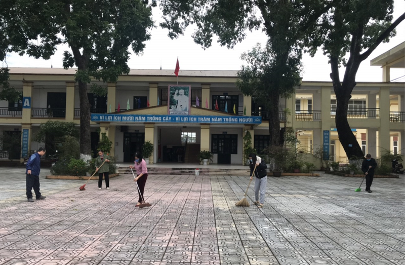 Trường học ngoại thành Hà Nội khử khuẩn phòng học, sẵn sàng đón học sinh
