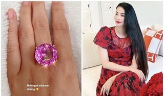 Phạm Hương khoe nhẫn kim cương 'siêu to khổng lồ' được mẹ chồng tặng