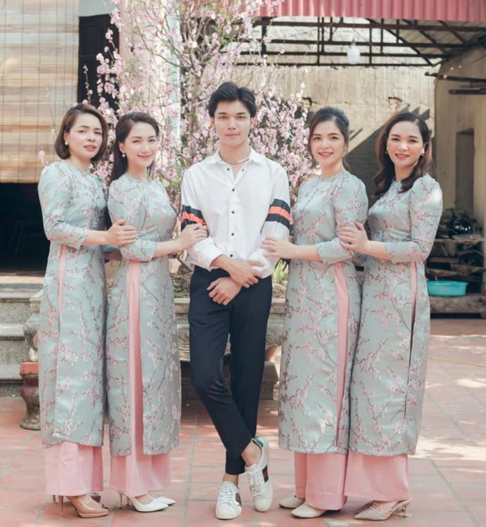 4 cậu em trai của sao Việt: Đẹp như hot boy, độ phủ sóng không thua kém anh chị nổi tiếng