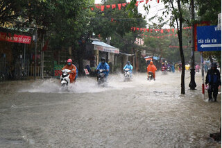 Tin thời tiết 12/11:Trung Bộ tiếp tục mưa kéo dài, nguy cơ xảy ra lũ quét 