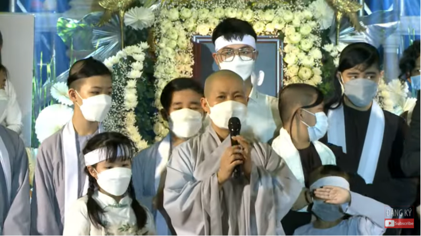 Phi Nhung đã mở sổ tiết kiệm cho 15 người con nuôi