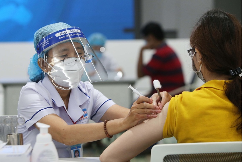 Bộ Y tế thúc giục tiêm vaccine Covid-19 nhanh, Nam Định nói gì