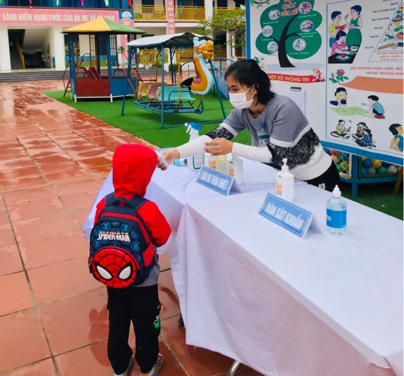 Bắc Giang: Trẻ mầm non trở lại trường, học sinh nhiều nơi chuyển sang học trực tuyến