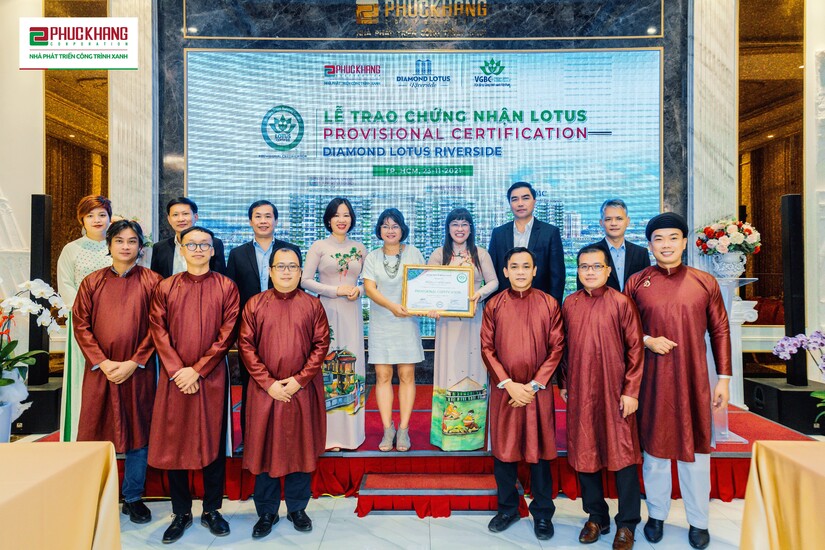 Đại diện Ban lãnh đạo, cố vấn và quản lý cấp cao của Phuc Khang Corporation vui mừng chào đón Lễ trao chứng nhận LOTUS tạm thời cho CTX Diamond Lotus Riverside