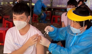 Sáng nay, Hà Nội bắt đầu tiêm vắc xin Covid-19 cho học sinh lớp 9