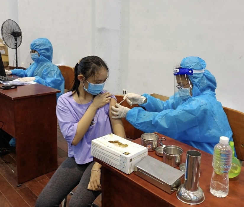 Sáng nay (27/11), học sinh Bình Thuận bắt đầu được tiêm vắc xin Covid-19