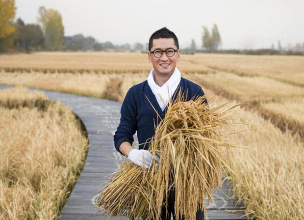 Nhĩ Khang Châu Kiệt tuổi 51: Thành đại gia trồng lúa, hẹn hò gái trẻ ở khách sạn