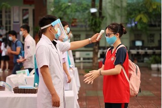 F0 cộng đồng tăng, nhiều trường THPT ở Hà Nội hoãn cho học sinh học trực tiếp