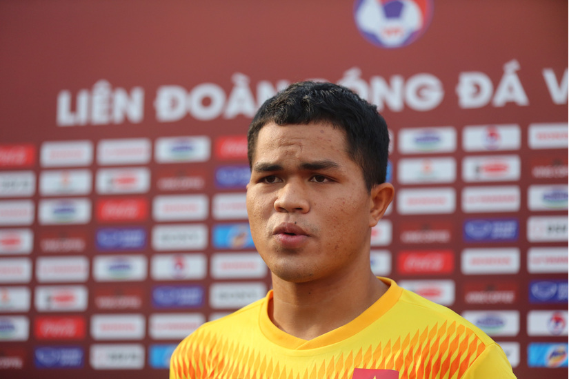 Dụng Quang Nho phủ nhận vái lạy trọng tài ở trận gặp Hà Nội FC