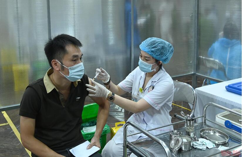 Nam Định chậm nhất ngày 31/12 phải hoàn thành tiêm vaccine mũi 2 cho người dân