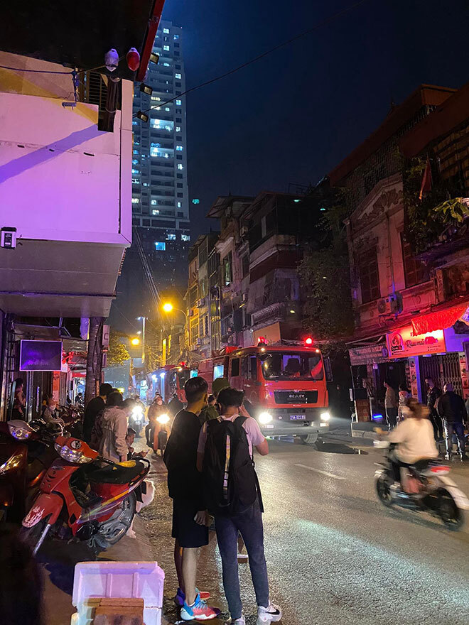 Cháy lớn tại khu tập thể ở Hà Nội, 1 người tử vong