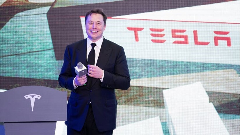 Elon Musk tiếp tục bán cổ phiếu Telsa để nộp thuế.