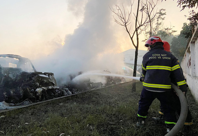 Cháy lớn trong khu công nghiệp ở Hải Phòng, 5 chiếc xe container bị thiêu rụi