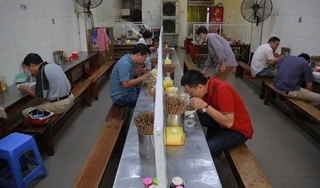 Hà Nội: Quận Đống Đa cho phép bán hàng ăn uống tại chỗ từ ngày 1/1/2022