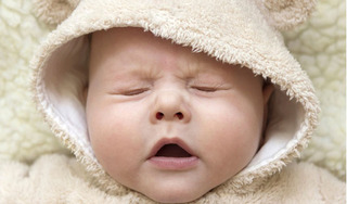 Mách mẹ mẹo giúp thông mũi khi trẻ bị ngạt mũi khi ngủ
