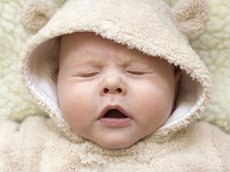 trẻ bị ngạt mũi khi ngủ