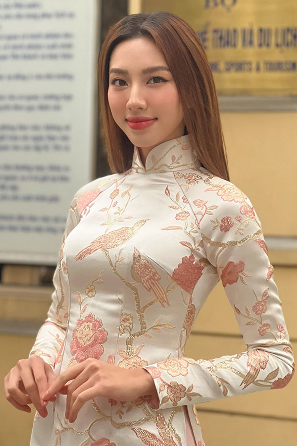 Hoa hậu Thùy Tiên về Việt Nam, gặp lãnh đạo Bộ Văn hóa Thể thao và Du lịch