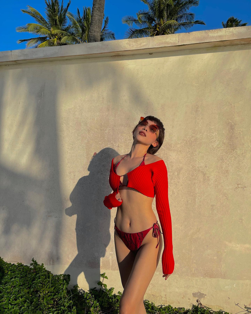 Tóc Tiên diện bikini khoe thân hình nóng bỏng