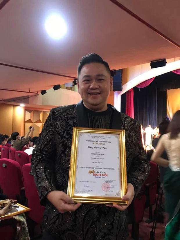 Minh Béo nhận huy chương bạc tại Liên hoan Kịch nói toàn quốc 2021