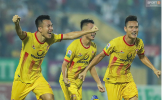Các CLB Việt Nam 'đau đầu' chuyện thưởng Tết cho cầu thủ