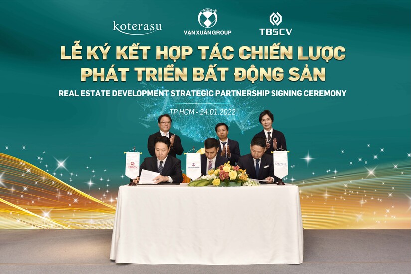 Lãnh đạo Vạn Xuân Group, TBS Capital VN và Koterasuthực hiện nghi thức ký kết hợp tác chiến lược.