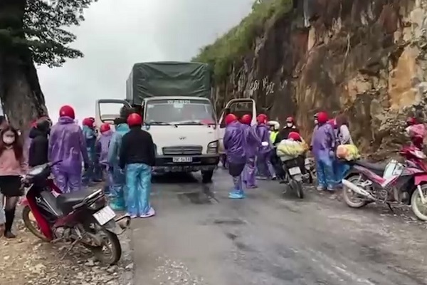 Điều tra vụ tài xế xe tải bị nhóm 'phượt thủ' hành hung tại Hà Giang