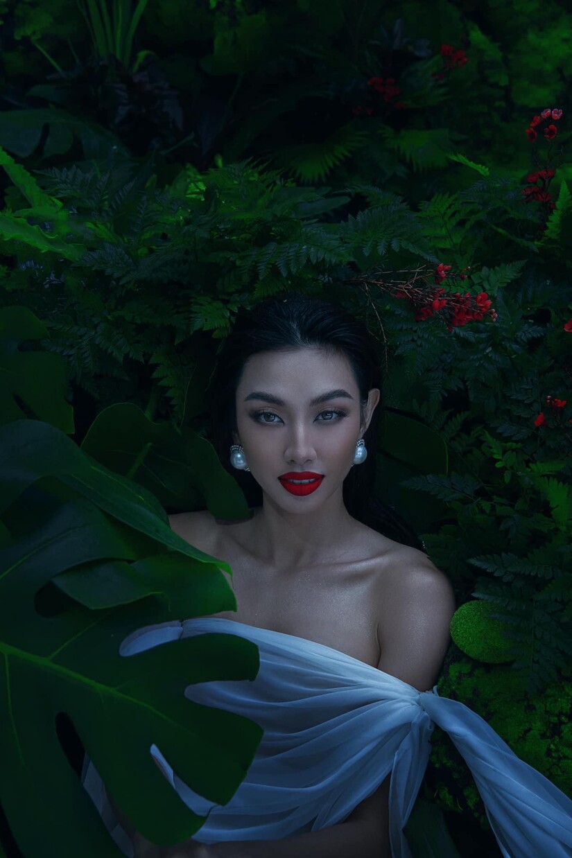 Hoa hậu Thùy Tiên tung bộ ảnh đẹp như tiên nữ, tiết lộ thời gian rời Việt Nam