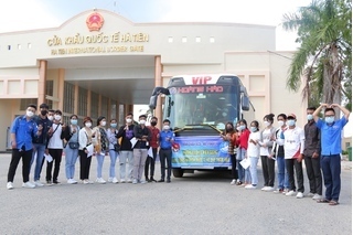 Trường Đại học Kiên Giang đón sinh viên Campuchia trở lại học tập