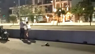 Cô gái bị bạn trai nắm tóc, hành hung giữa phố Đà Nẵng