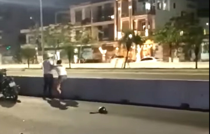 Cô gái bị bạn trai nắm tóc, hành hung giữa phố Đà Nẵng