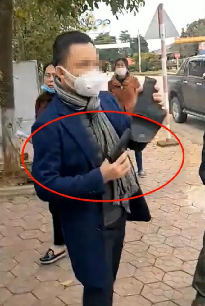 Người bị tố rút súng đe dọa người bán đất ở Nghệ An nói gì
