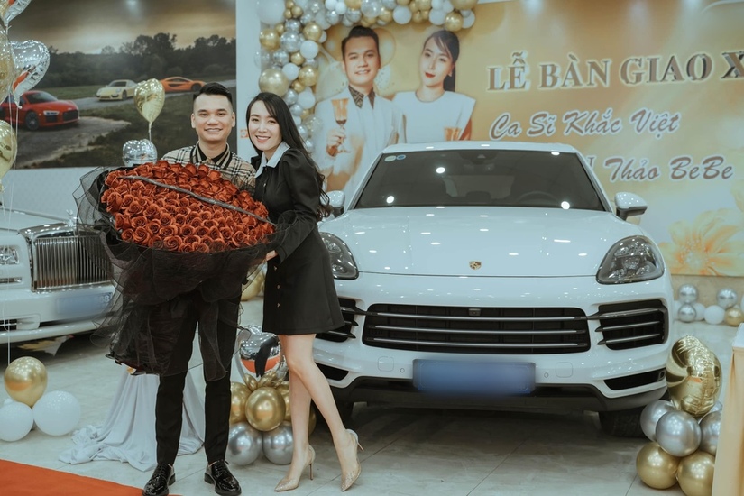 Sao Việt khoe quà 8/3: Một ca sĩ tự thưởng siêu xe Lamborghini 18 tỷ