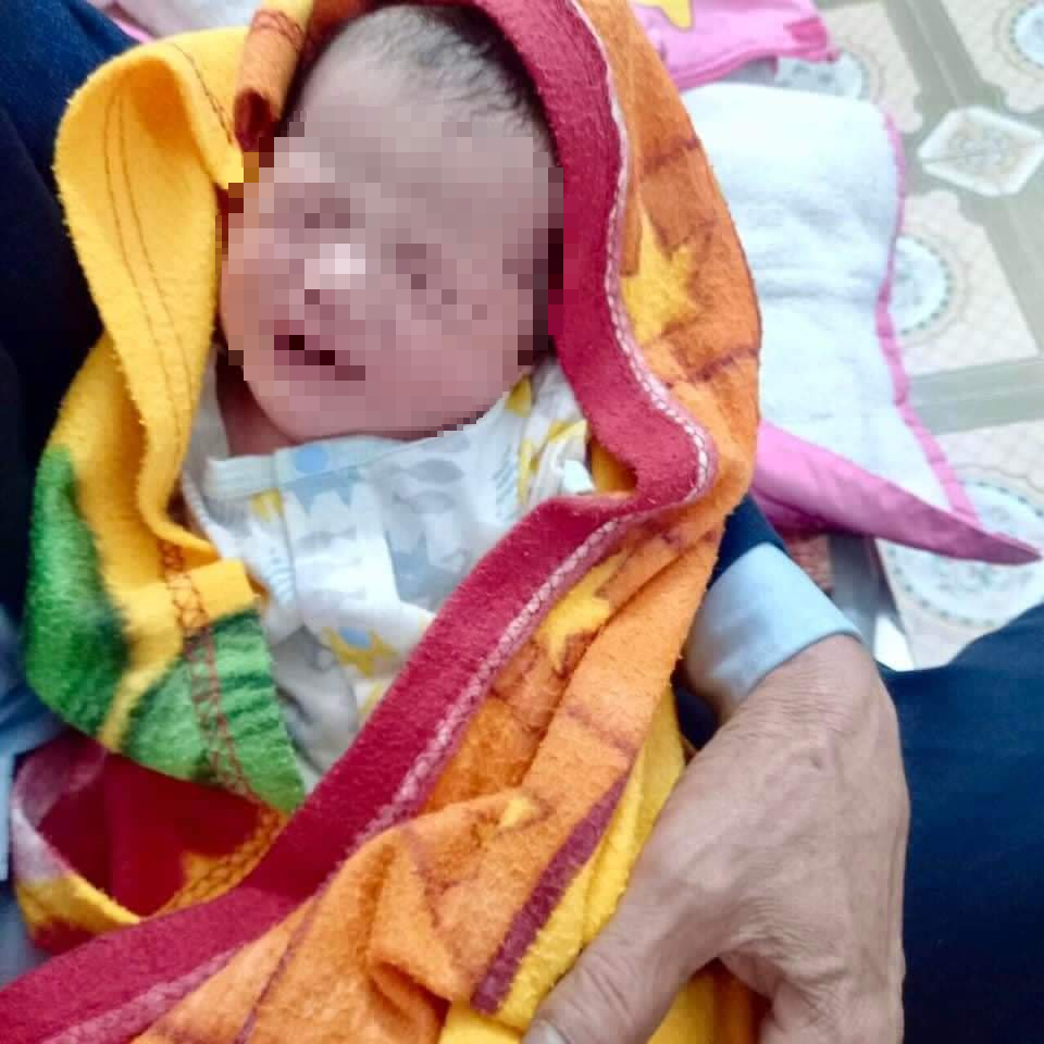 Hải Dương: Phát hiện một bé gái sơ sinh bị bỏ rơi ven đường