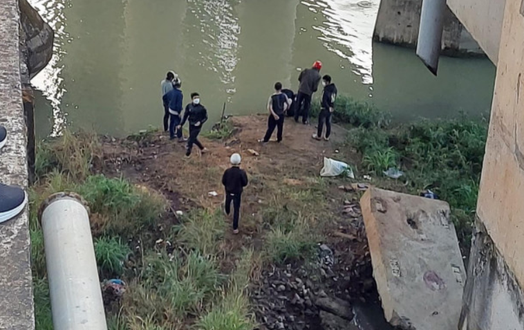 Sau 2 ngày mất liên lạc, thi thể cô gái trẻ được tìm thấy dưới sông