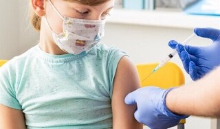 Dự kiến tiêm vaccine Covid-19 cho trẻ 5-11 tuổi trong tháng 4: Tại sao trẻ bệnh nhẹ vẫn nên tiêm?