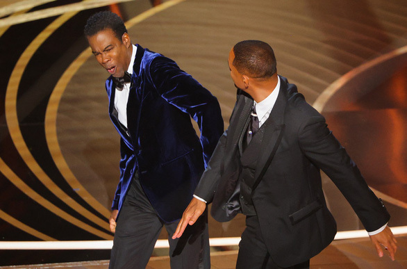 Will Smith lên tiếng xin lỗi Chris Rock vì cú tát tại Oscar 2022