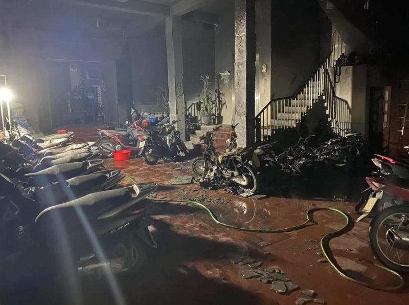 Nhà trọ 6 tầng ở Hà Nội cháy lớn, 6 người thương vong