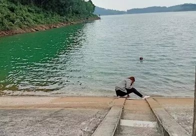 Nam sinh lớp 9 ở Thanh Hóa nhảy hồ nước sâu tự tử, để lại thư tuyệt mệnh