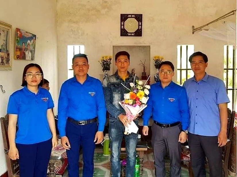 Chủ tịch tỉnh Nam Định tặng Bằng khen cho thanh niên cứu người đuối nước