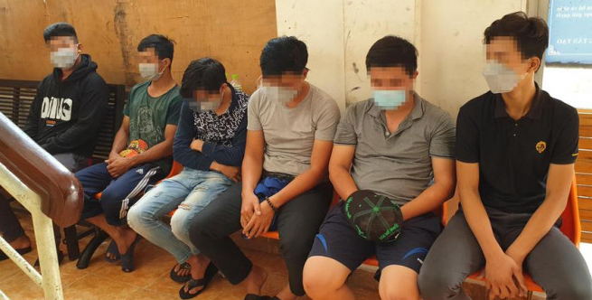 Nhóm thanh niên tự xưng cảnh sát hình sự kiểm tra hành chính người dân