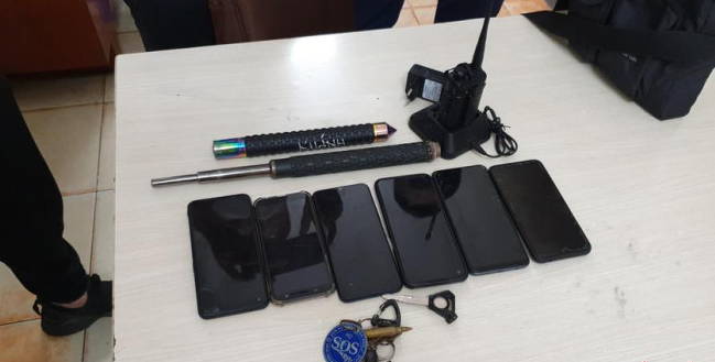 Nhóm thanh niên tự xưng cảnh sát hình sự kiểm tra hành chính người dân