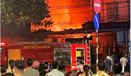 Đồng Nai: Cháy lớn tại của hàng sửa xe ven quốc lộ 1