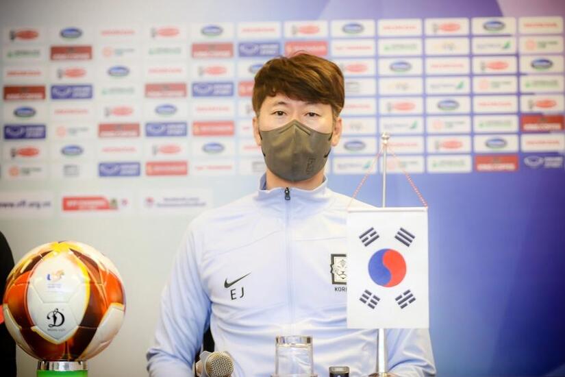 HLV U20 Hàn Quốc tiết lộ việc sử dụng nhiều cầu thủ sinh viên ở trận gặp U23 Việt Nam