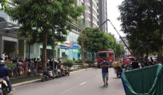 2 người rơi từ tầng cao chung cư tại Hà Nội xuống đất tử vong